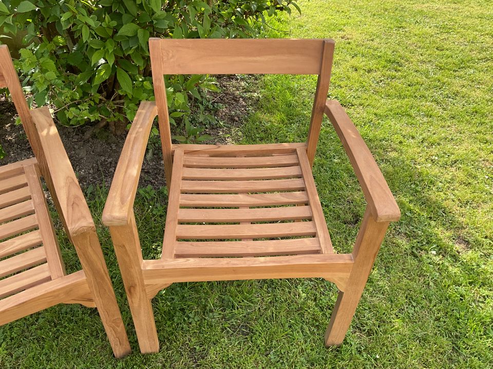 Teak Teakholz Gartenstuhl stapelbar Armlehne massiv #2# in Lohmar