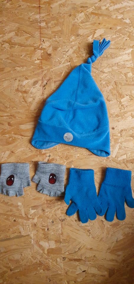 Mütze von Jako & 2 Paar Strickhandschuhe in Obersontheim