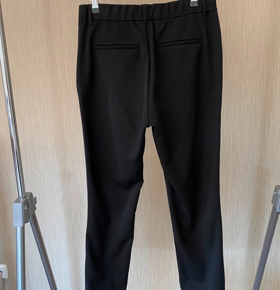 Zara schwarz Hose Damen kurze Chino Stoffhose Gr. S in Scheeßel