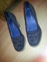 Tommy Hilfiger Pumps Schuhe Braun Wildleder Größe 39 neuwertig Niedersachsen - Uetze Vorschau