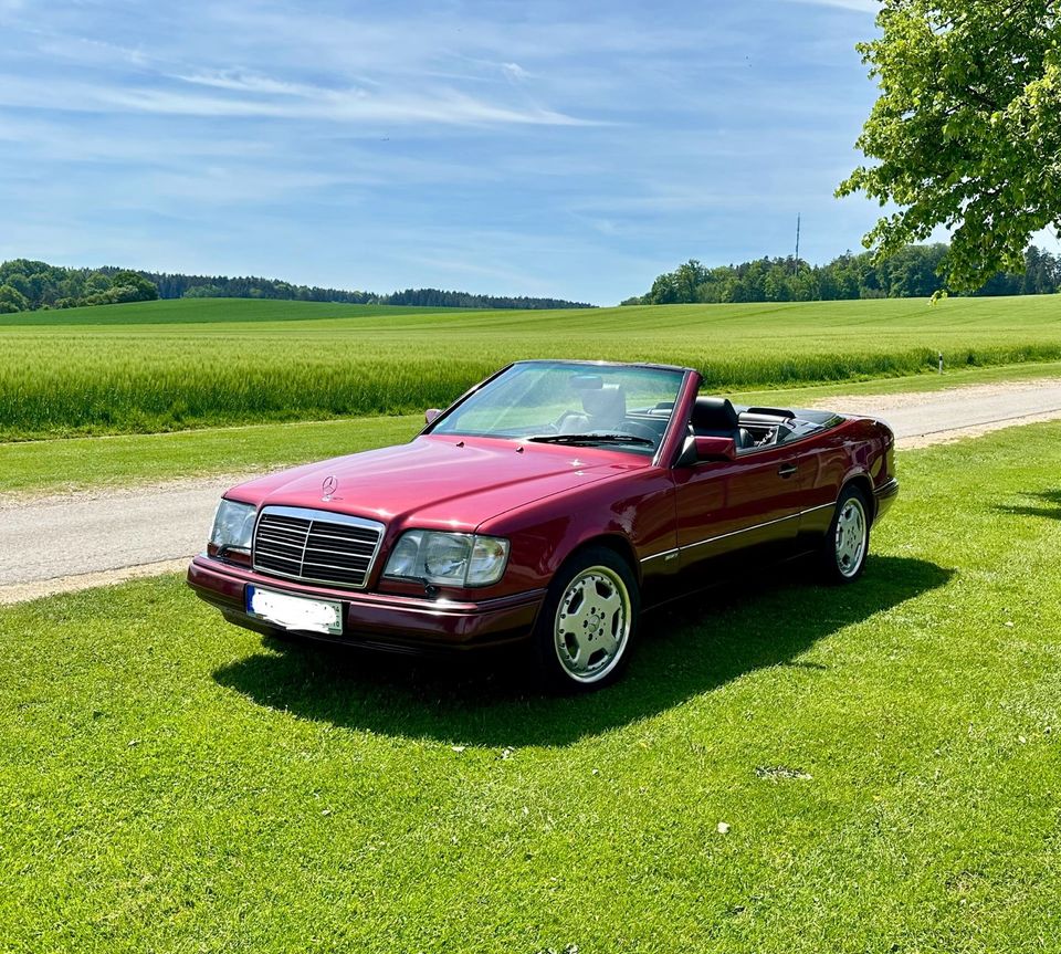 Mercedes Benz W124 E 220 Cabrio AMG Sammlerzustand Sport Line in Erdweg