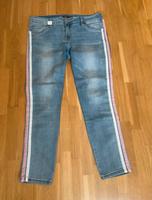 Jeans Gr. 42 in Jeansblau mit seitlichem Streifen  von Toxika Hessen - Habichtswald Vorschau