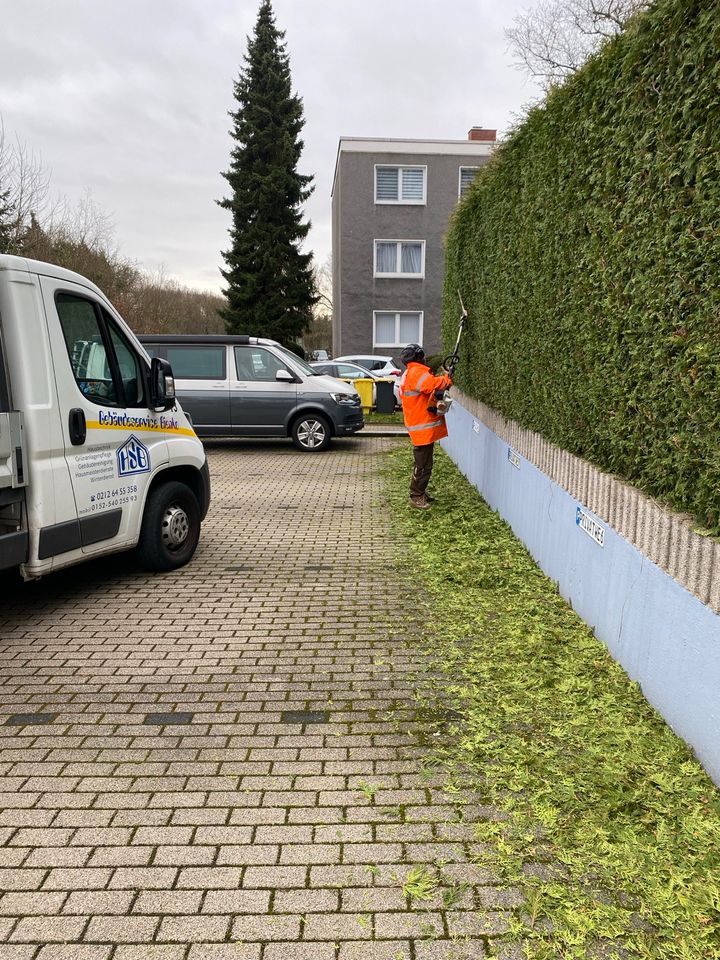 Gartenpflege & Objektpflege, Jahrespflege, Heckenschnitt, Heckenschneiden, Gärtner, Gartenarbeit, Gartenarbeiten, Gartenhelfer, Gartenservice, Hausmeisterdienst, Hausmeisterservice, Objektservice in Solingen