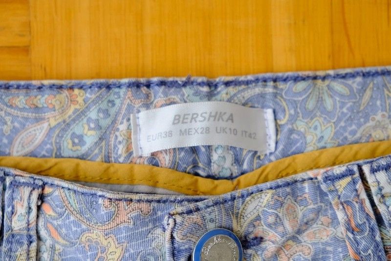 Bershka Hotpants Jeans Paisley Gr. 38 pastell in Leopoldshöhe