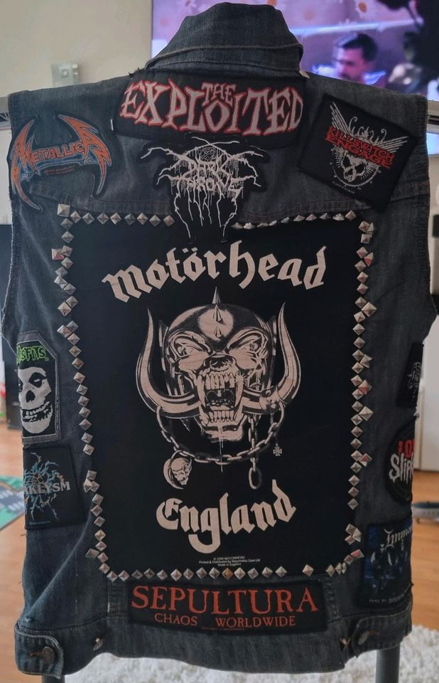 Kutten mit Metal Patches und Buttons in Nordhorn