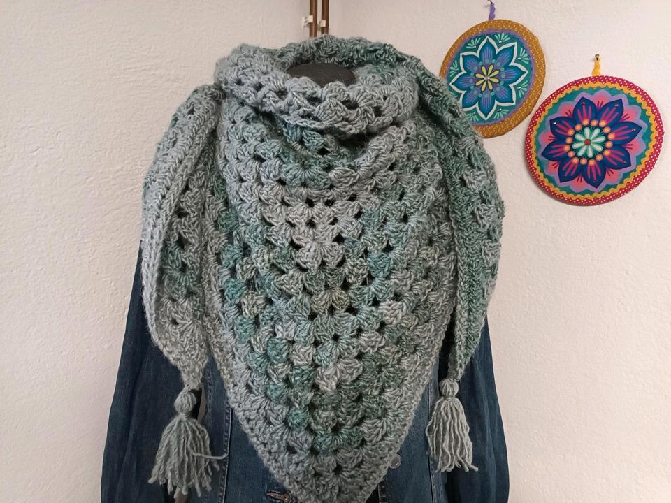 Handmade xxl Häkeltuch  Dreieckstuch dawanda altgrün grau in Bad Münstereifel