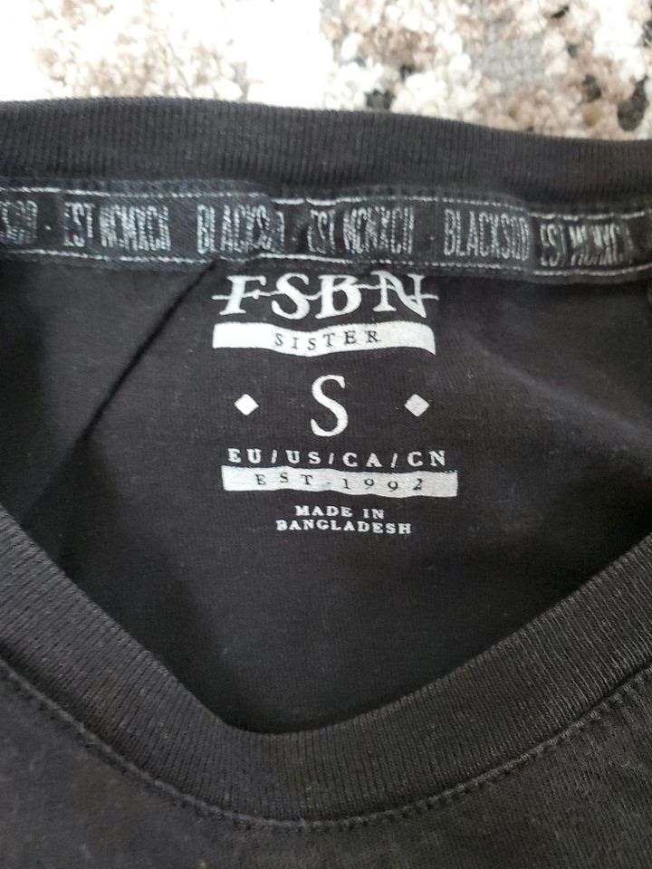 Schwarzes Shirt mit Print in Benshausen