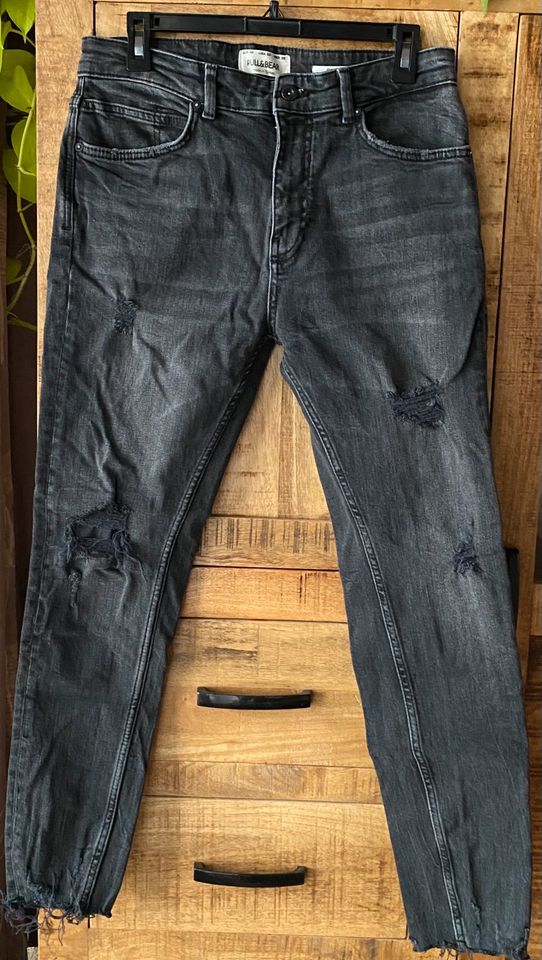 Pull & Bear Skinny Jeans - Grau Gr. 32 in Königsbronn