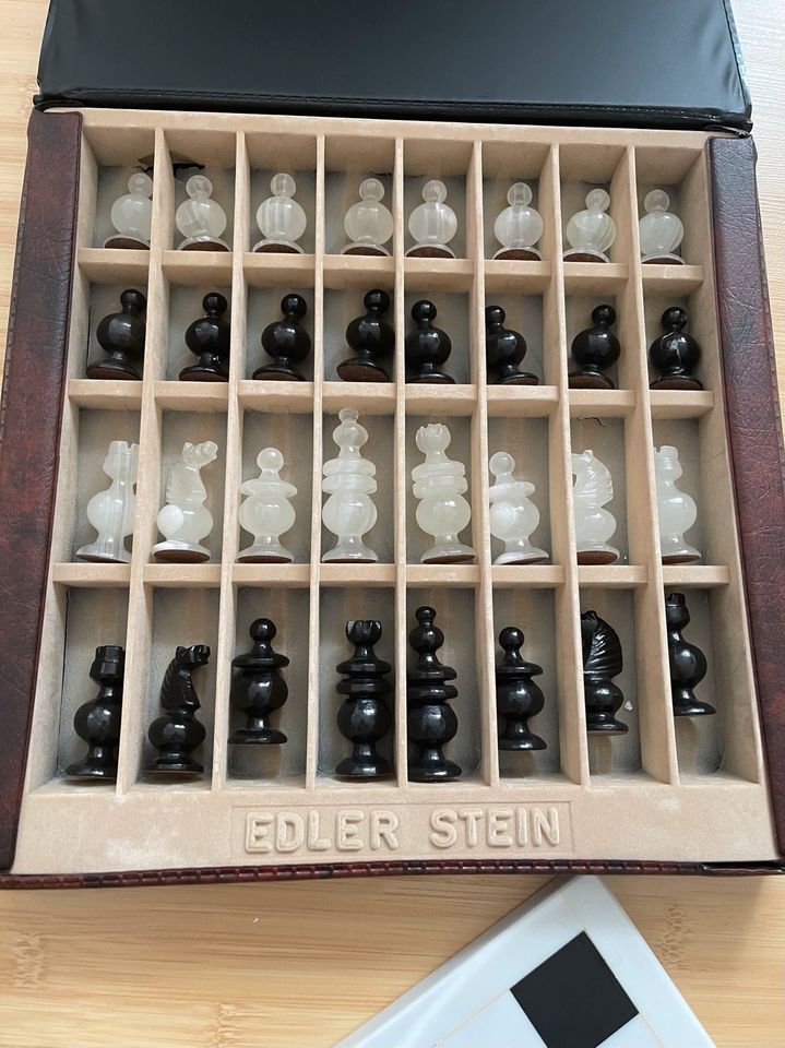Schachspiel aus edlem Stein Mamor Optik in Konstanz
