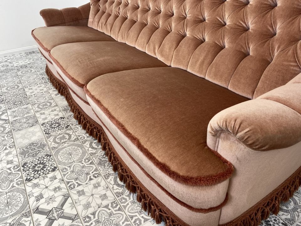 WMK Formschönes und sehr bequemes Vintage Sofa in Altrosa, mit gestepptem  Rücken und tollen Fransen # Couch 3-Sitzer 3er Sitzgarnitur Retro -  Lieferung möglich in Friedrichshain-Kreuzberg - Friedrichshain | eBay  Kleinanzeigen ist jetzt Kleinanzeigen