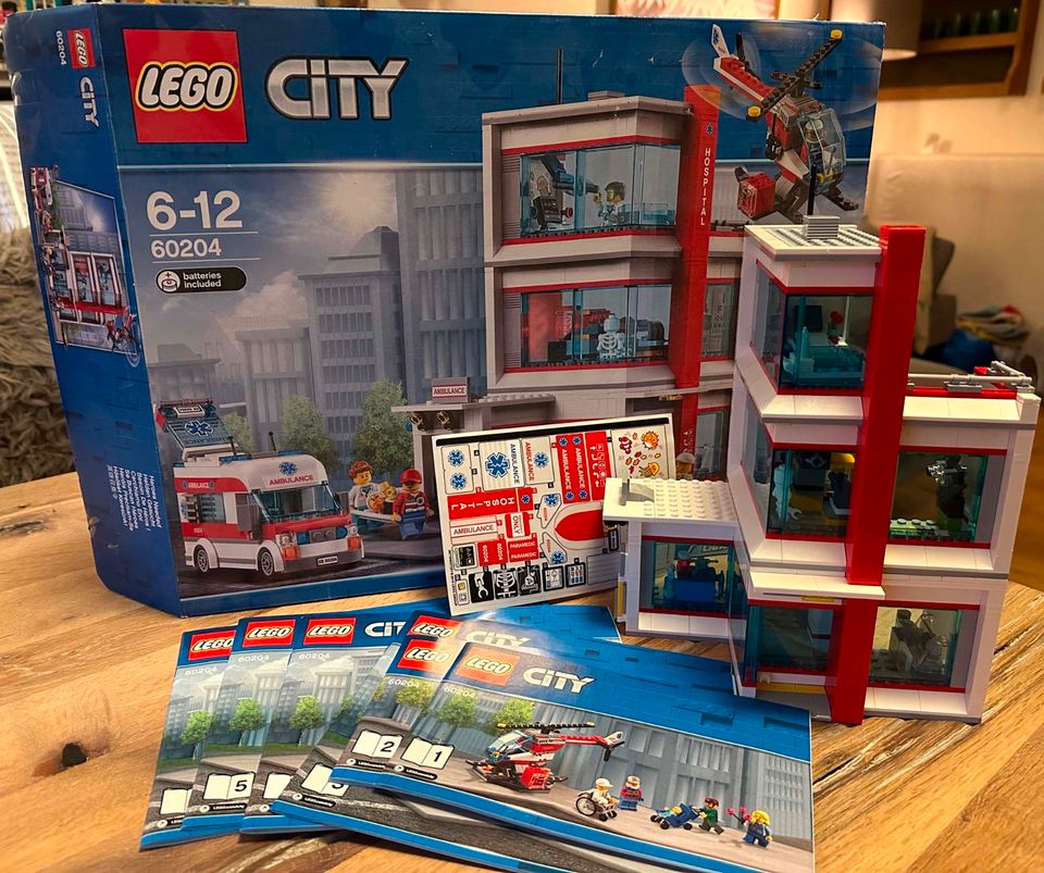 Lego City Krankenhaus 60204 z.T. noch OVP in Essen