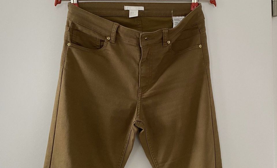 Damenhose H&M braun Gr. 36 in Klingenmünster