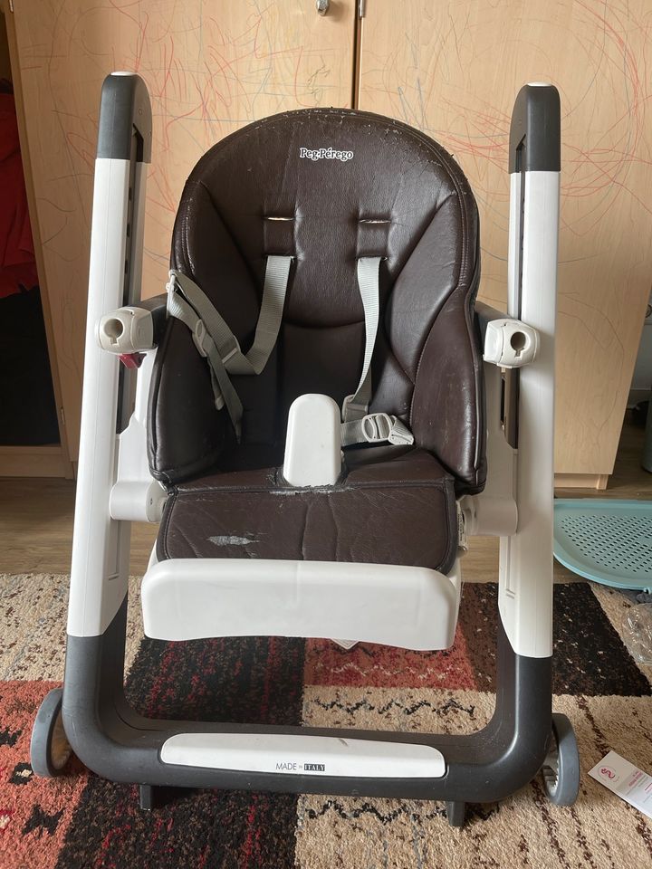 Kindersitz von Peg perego / hoch Stuhl/ mit Schlaf funktion in Hamburg