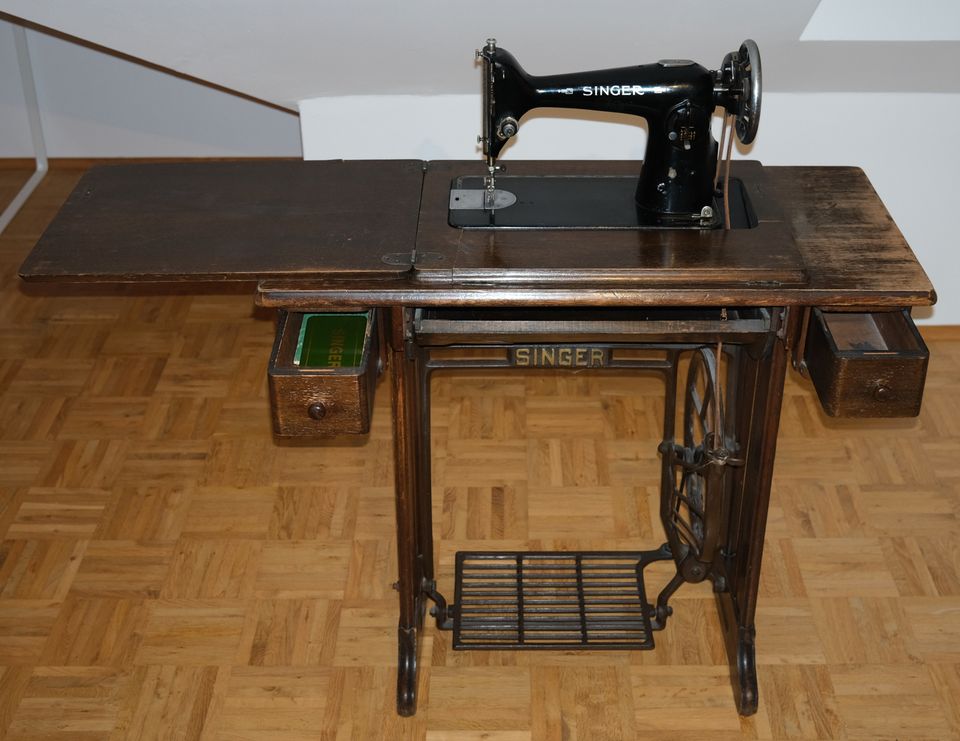 Antike Nähmaschine von SINGER, gebraucht in Bonn
