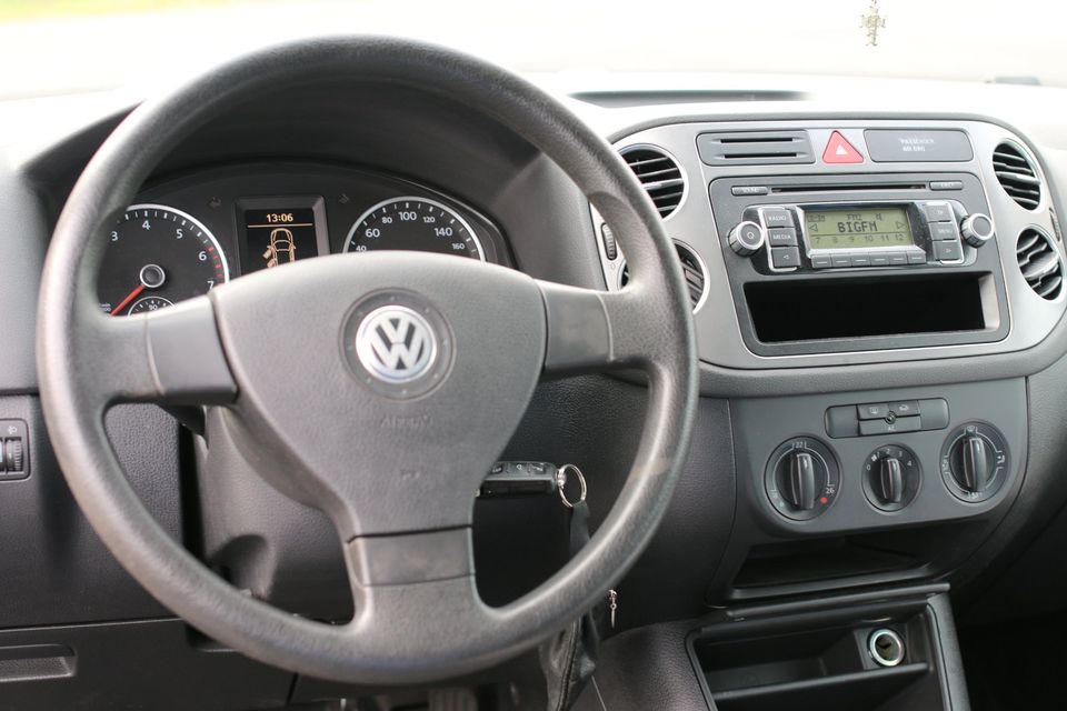 VW Tiguan 75000km Original TÜV 2/2025 Checkheft in Köln