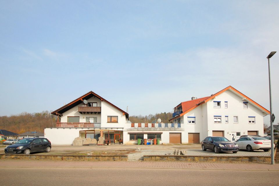 ETW mit 2 Terrassen, Garage und kleinem Garten in 2-Familienhaus in Eschelbronn