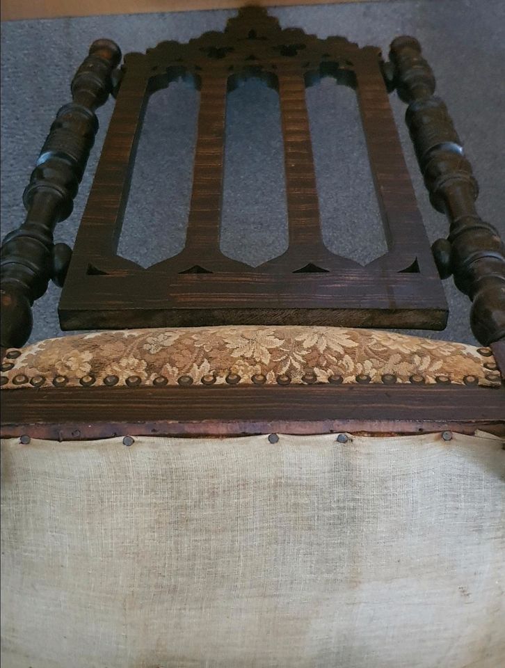 Stuhl Antik - neogotisch - über 100 Jahre alt - toller Zustand in Rastede