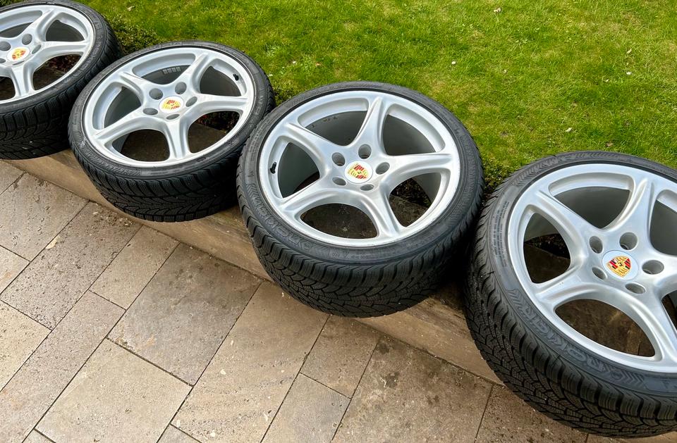 Porsche 911 997 Carrera sport classic C4 4S Felgen 8+11x19 BBS in Bad Oeynhausen
