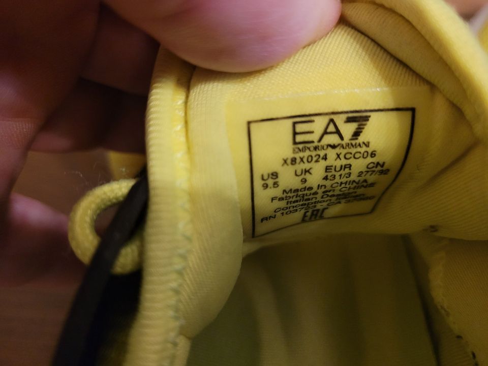 EA7 Emporio Armani Sneaker Gr. 43 1/3 gelb-schwarz in Ahlen