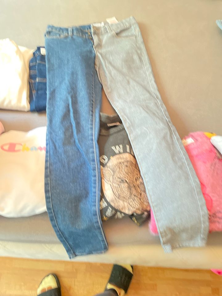 Paket 16 teile  Pulli Jeans 158 Levi’s zara H&M hillfiger in Groß-Gerau