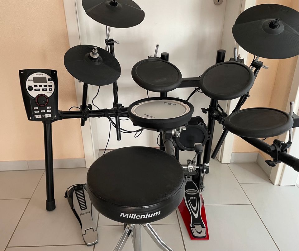 Roland Td11 E-drumset in Hofheim am Taunus