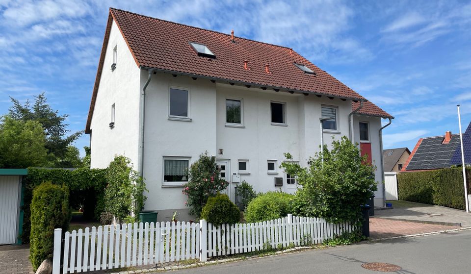 Modernes Reihenendhaus: Wohnkomfort und ländliche Idylle vereint in Borsdorf