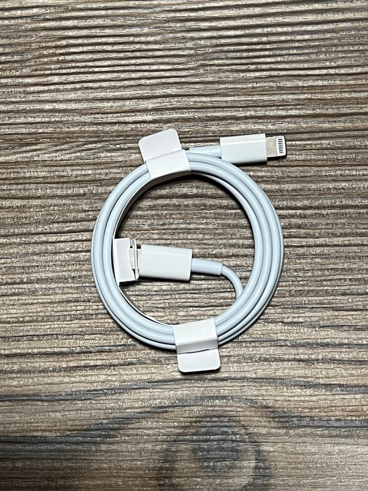 Neu Apple iPhone 1m Schnell Ladekabel Datenkabel 14 13 12 in Hamburg