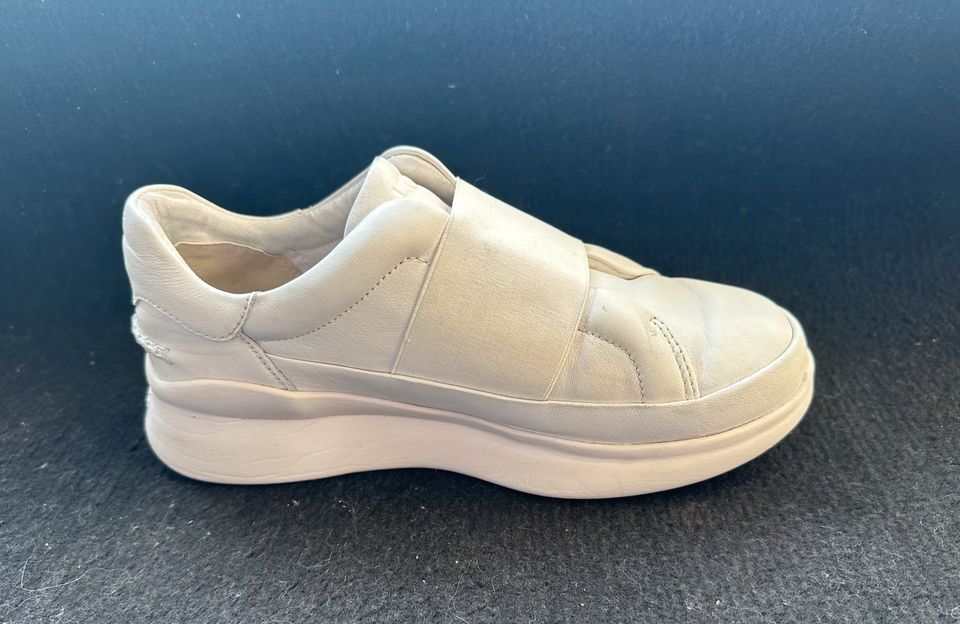 UGG Neutra Damen Sneaker Gr. 38 USA 7 aus Leder in Karlsruhe