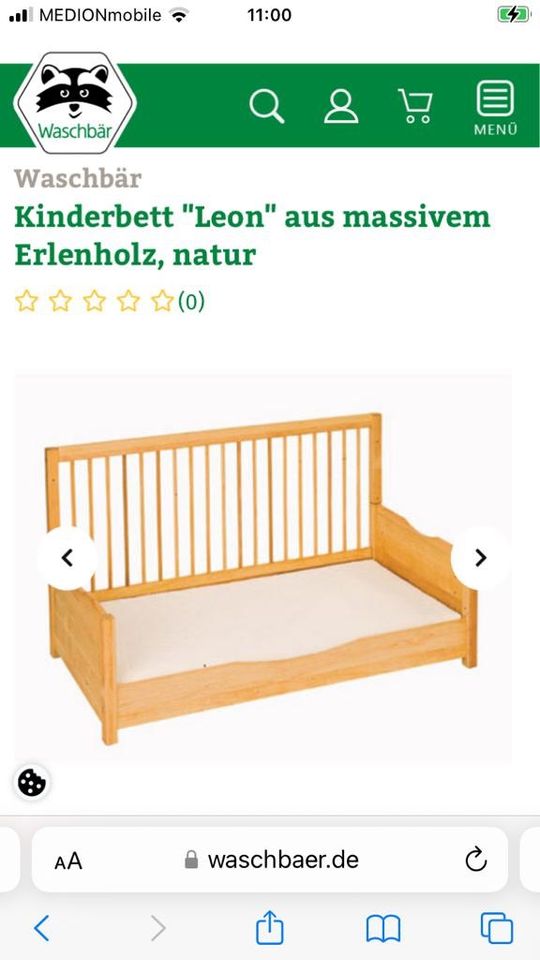 Kinderbett aus massivem Erlenholz mit Matratze und Betthimmel in Hirschberg a.d. Bergstr.