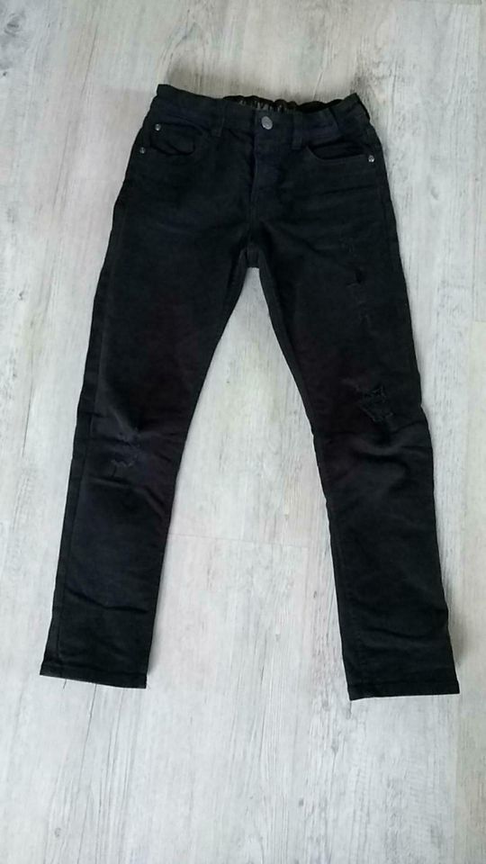 H&M Hose schwarz Skinny Fit Gr 140 in Steinheim