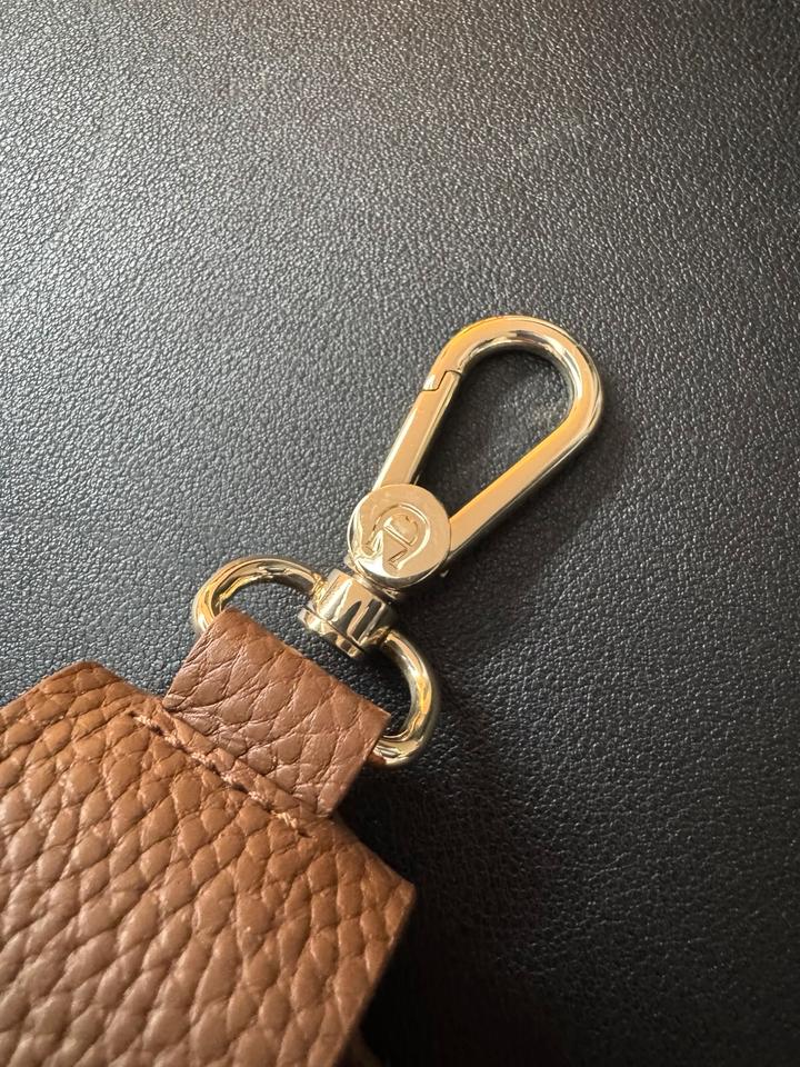 Aigner AirPod-Tasche / AirPod Case / Dark Toffee / NEU! in Bonn
