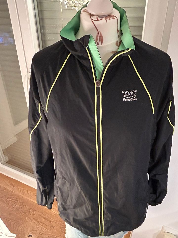 TAO Laufjacke Jacke L 40 Running schwarz neon Outdoor joggen TOP in Bremen