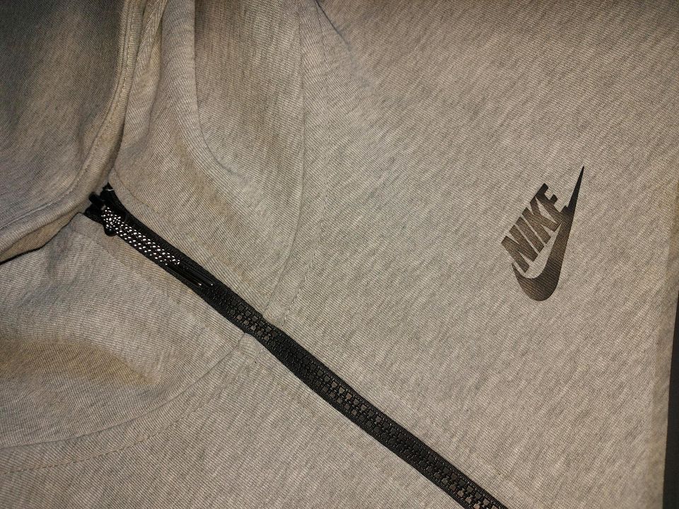 Nike Tech fleece Grau in Bonn