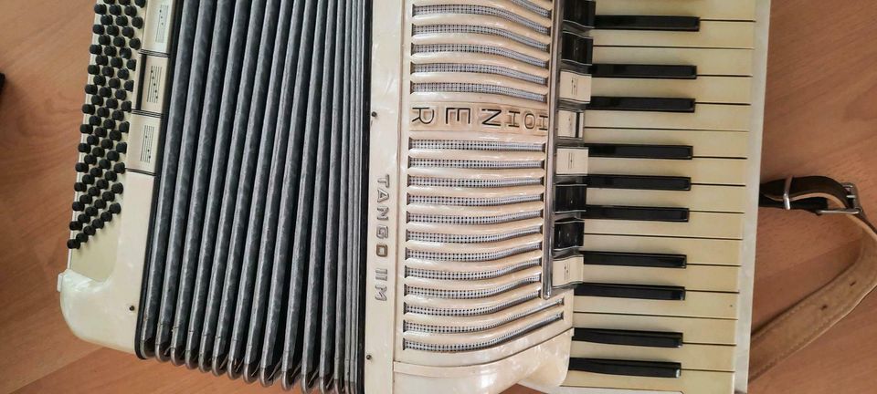 Hohner  Tango  2M Schifferklavier/ Akkordeon in Burghausen