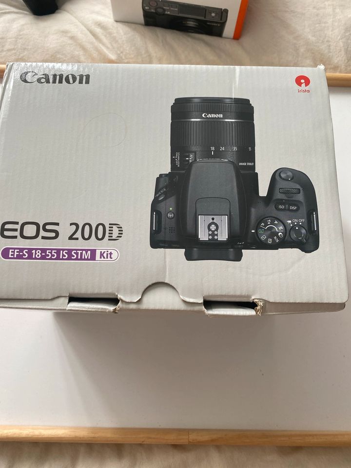 Canon EOS 200d + 18-55mm Objektiv/ SET mit Original Packung in Stuttgart