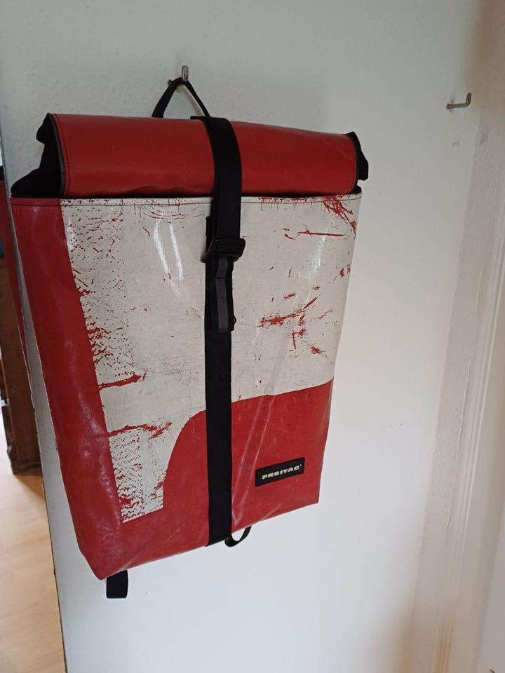 Freitag Rolltop Rucksack Tasche F155 CLAPTON Backpack rot weiß in Darmstadt