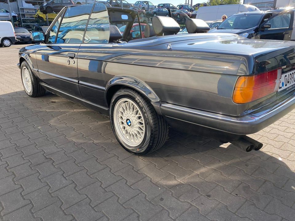 BMW e30 325i Cabrio Chrome Modell Voll Ausstattung in Bottrop