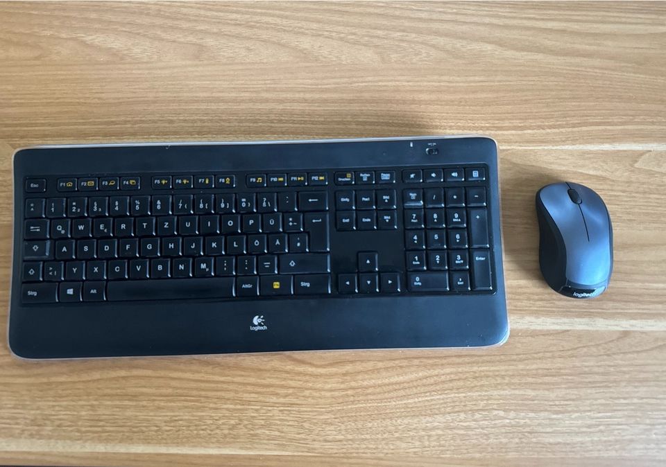 Verkaufe LOGITECH K800 QWERTZ+ LOGITECH M310! WIE NEU!! in Velburg