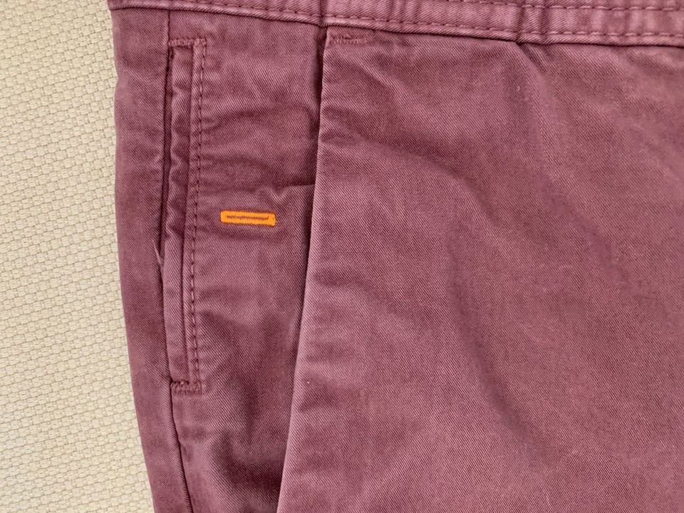 Boss Orange Chino Hose Herren Gr. 34/34 Slim Fit Aubergine in München