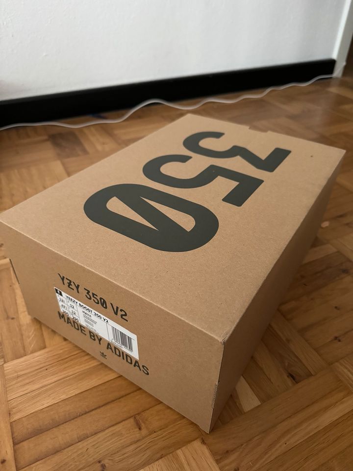 Adidas Yeezy Boost 350 V2 47 1/3 in Ingolstadt