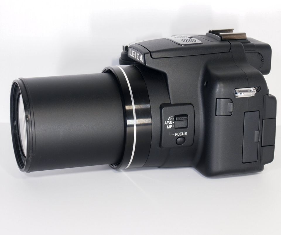 Leica V-Lux 2 Digitalkamera top Zustand + Zubehörpaket in Pollhagen