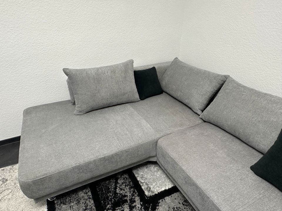 Sofa im neuen Zustand zu verkaufen in der Nähe von Flughafen FFM in Kelsterbach