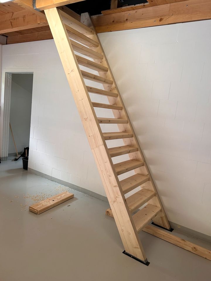 Holztreppe für zuhause in Rodenberg