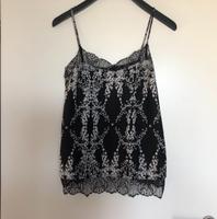 Bluse/Top Spitze Schwarz Weiß S.Oliver Größe 36 S Bayern - Hettstadt Vorschau