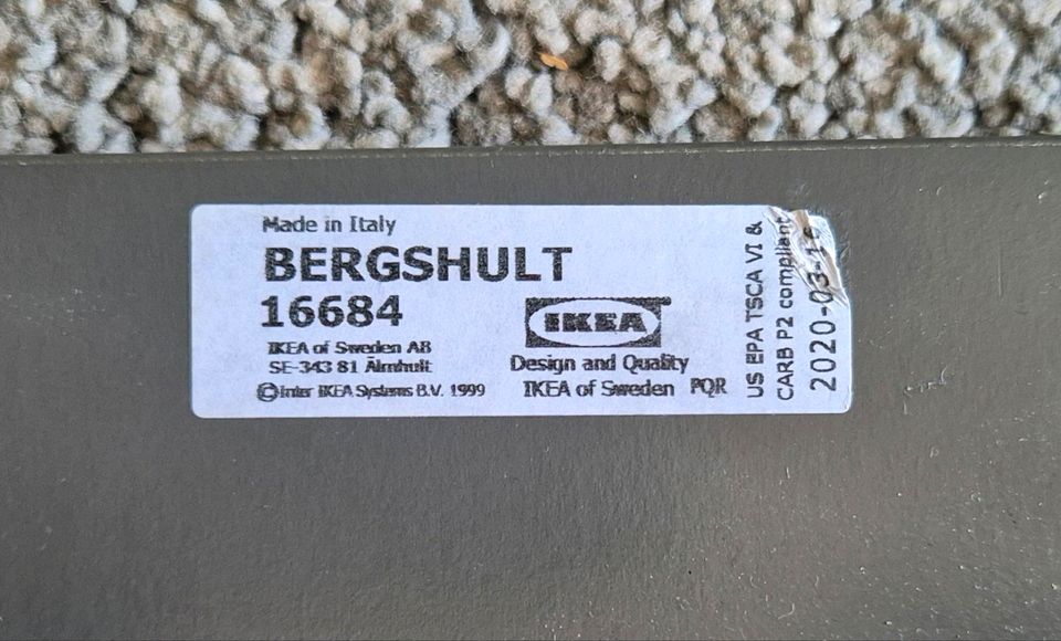 Ikea BERGSHULT 80x20 Zustand: sehr gut in Isselburg