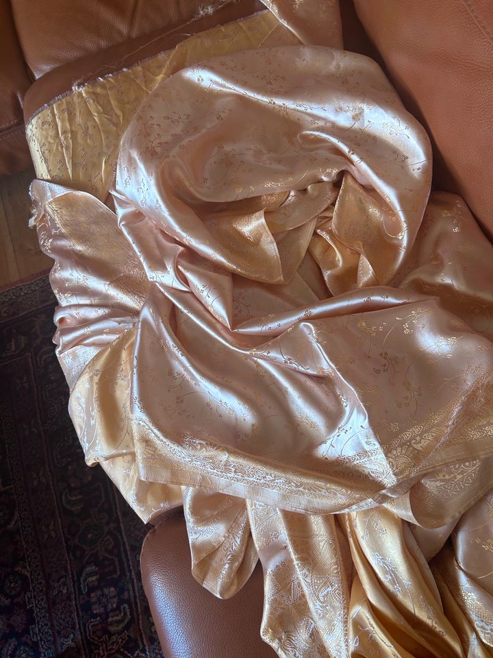 Saree Stoff Silky Satin Aprikose Weis 113 cm x  6 Meters in Berlin