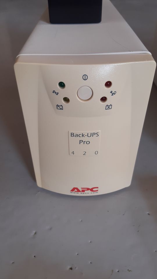 USV APC BP420SI BACK-UPS PRO 420VA 230V neue Batterie und Zubehör in Lutherstadt Wittenberg