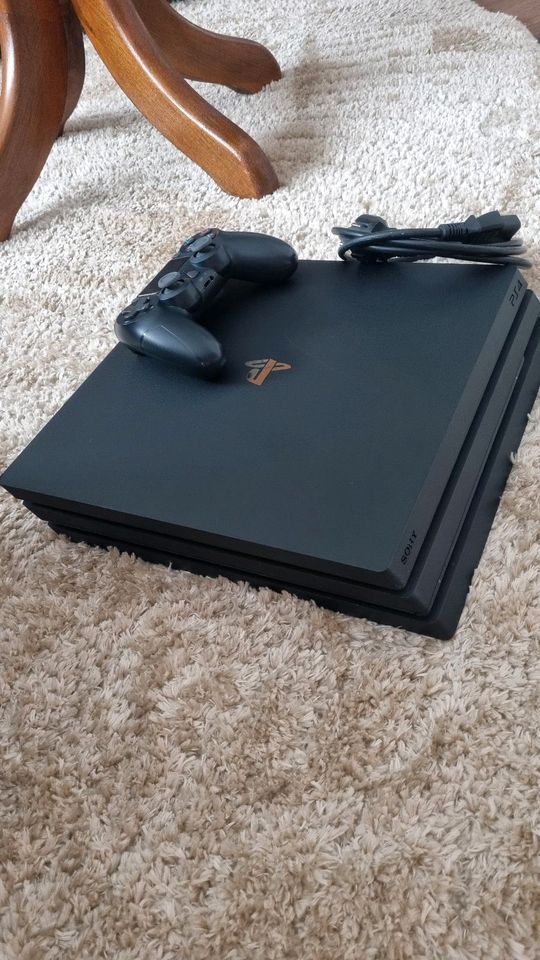 Playstation PS 4 pro 800Gb in Glees