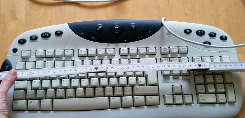 Logitech Tastatur plus gratis Maus in Leonberg