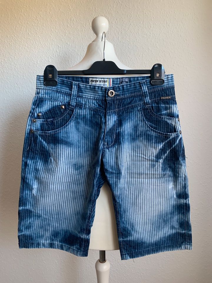Jeans-Shorts blau gestreift Gr.48 in Rengsdorf